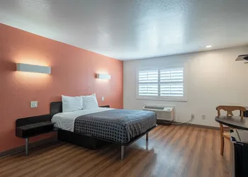 Coastal Valley Inn hotel thumbnail 7