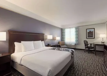 La Quinta Inn & Suites by Wyndham Dumas hotel thumbnail 7