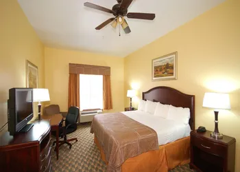 Best Western Plus Manvel Inn & Suites hotel thumbnail 3