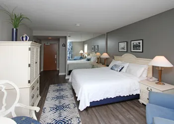 Bay Pointe Inn hotel thumbnail 2