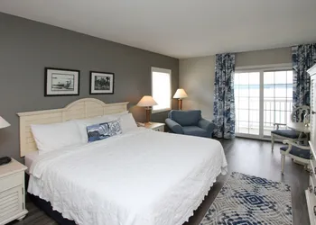 Bay Pointe Inn hotel thumbnail 3