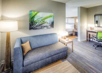 Holiday Inn Express & Suites Cleveland West - Westlake by IHG hotel thumbnail 4