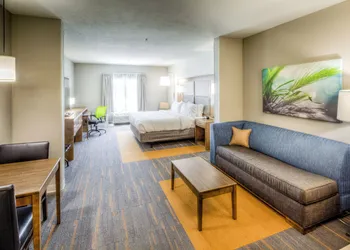 Holiday Inn Express & Suites Cleveland West - Westlake by IHG hotel thumbnail 5