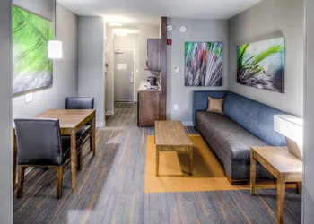 Holiday Inn Express & Suites Cleveland West - Westlake by IHG hotel thumbnail 6