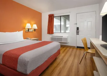 Motel 6 Buena Park, CA - Knotts Berry Farm - Disneyland hotel thumbnail 4
