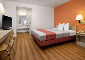 Motel 6 Buena Park, CA - Knotts Berry Farm - Disneyland hotel thumbnail 5
