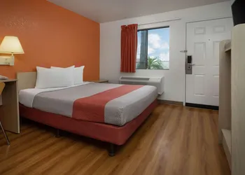 Motel 6 Buena Park, CA - Knotts Berry Farm - Disneyland hotel thumbnail 6