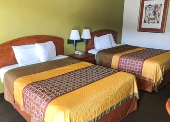 Econo Lodge Oklahoma City Northeast hotel thumbnail 4