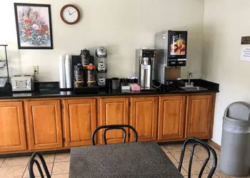 Econo Lodge Oklahoma City Northeast hotel thumbnail 5