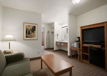 Super 8 by Wyndham Slave Lake AB hotel thumbnail 3