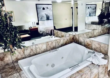 Super 8 by Wyndham Slave Lake AB hotel thumbnail 6