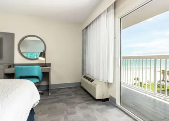 Hampton Inn Daytona Shores - Oceanfront hotel thumbnail 6