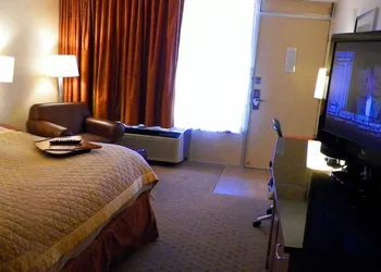 Norfolk Country Inn & Suites hotel thumbnail 2