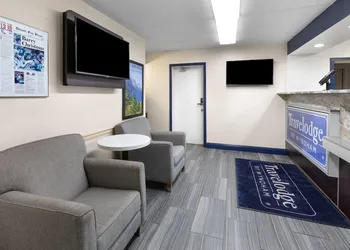Travelodge by Wyndham Madison Heights MI hotel thumbnail 4