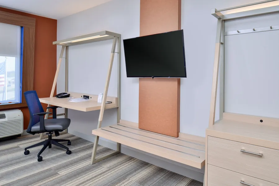 Holiday Inn Express & Suites Farmington Hills - Detroit by IHG hotel detail image 2