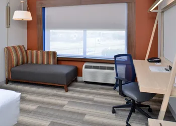 Holiday Inn Express & Suites Farmington Hills - Detroit by IHG hotel thumbnail 6