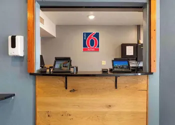 Studio 6 Extended Stay Cincinnati Sharonville OH hotel thumbnail 3