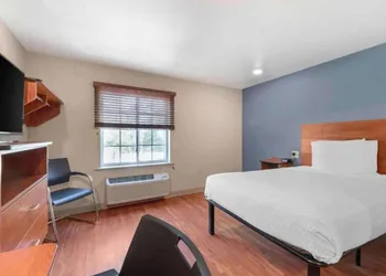 Studio 6 Extended Stay Cincinnati Sharonville OH hotel thumbnail 6