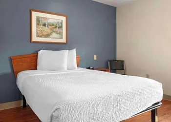 Studio 6 Extended Stay Cincinnati Sharonville OH hotel thumbnail 7
