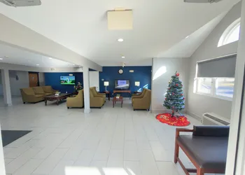 Americas Best Value Inn & Suites Ada hotel thumbnail 3