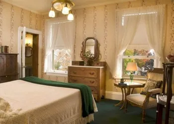 Old Rittenhouse Inn hotel thumbnail 5