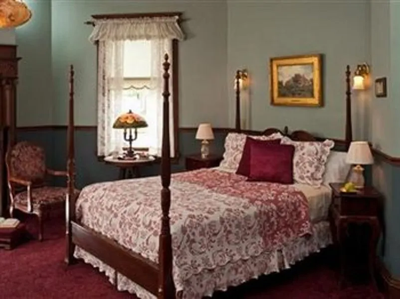 Old Rittenhouse Inn hotel detail image 6