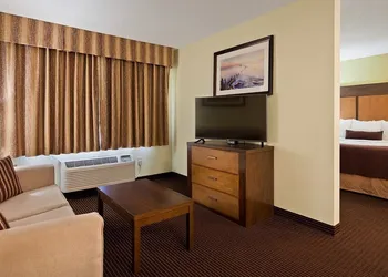 White Pines Inn & Suites hotel thumbnail 8