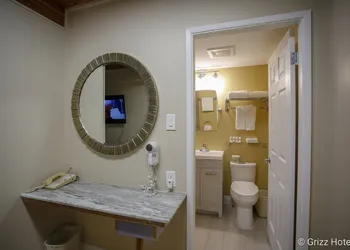 Grizz Hotel hotel thumbnail 7