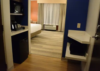 Holiday Inn Express & Suites Lexington Park-California by IHG hotel thumbnail 3