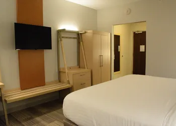 Holiday Inn Express & Suites Lexington Park-California by IHG hotel thumbnail 4