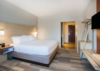 Holiday Inn Express & Suites Lexington Park-California by IHG hotel thumbnail 5