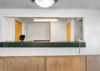 Econo Lodge Miles City I-94 hotel thumbnail 2