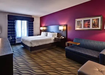 Holiday Inn Express Hutchinson by IHG hotel thumbnail 2