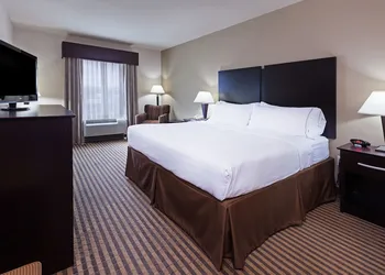 Holiday Inn Express Hotel & Suites Brady by IHG hotel thumbnail 6