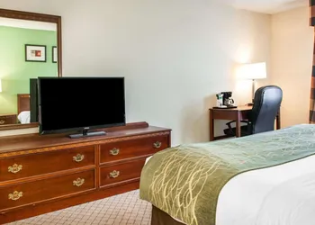 Comfort Inn Goshen hotel thumbnail 8