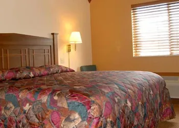 Best Rest Inn & Suites hotel thumbnail 4