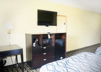 Days Inn by Wyndham Park City Kansas hotel thumbnail 8