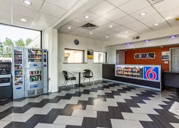 Motel 6 Elizabeth, NJ - Newark Liberty Intl Airport hotel thumbnail 2