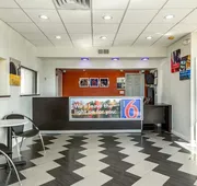 Motel 6 Elizabeth, NJ - Newark Liberty Intl Airport hotel detail image 3