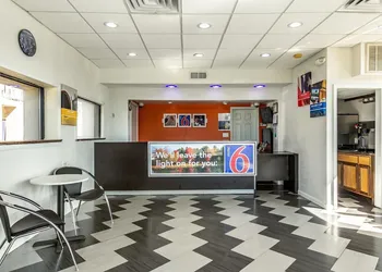 Motel 6 Elizabeth, NJ - Newark Liberty Intl Airport hotel thumbnail 3