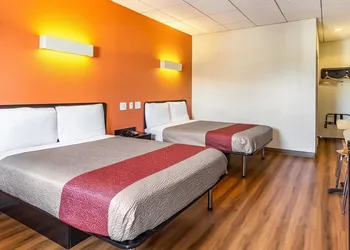 Motel 6 Elizabeth, NJ - Newark Liberty Intl Airport hotel thumbnail 5