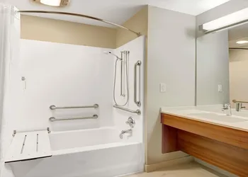 Microtel Inn & Suites By Wyndham Philadelphia Airport Ridley hotel thumbnail 7