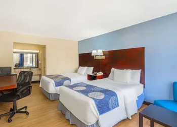 Days Inn by Wyndham Statesville hotel thumbnail 3