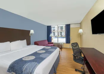 Days Inn by Wyndham Statesville hotel thumbnail 4