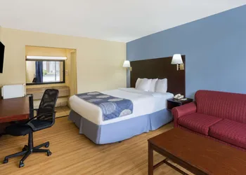 Days Inn by Wyndham Statesville hotel thumbnail 5