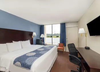 Days Inn by Wyndham Statesville hotel thumbnail 7