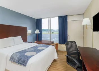 Days Inn by Wyndham Statesville hotel thumbnail 8
