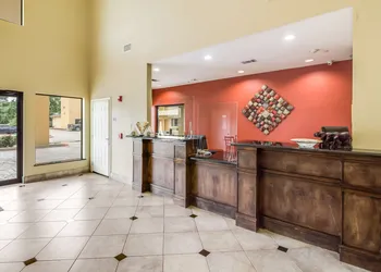 Americas Best Value Inn & Suites Tomball hotel thumbnail 4