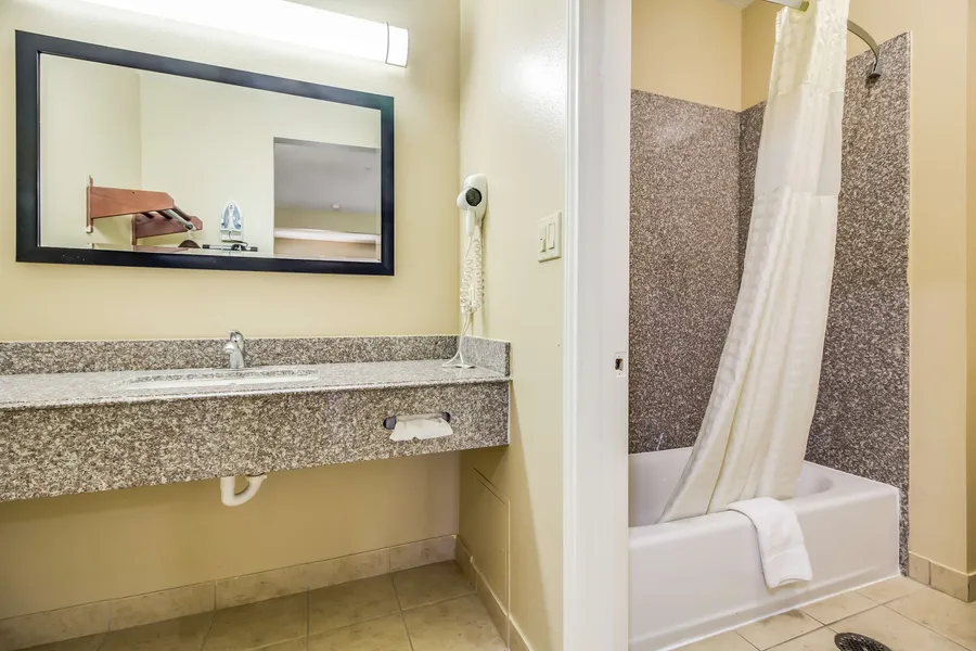 Americas Best Value Inn & Suites Tomball hotel detail image 6