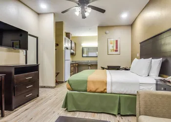 Americas Best Value Inn & Suites Tomball hotel thumbnail 7